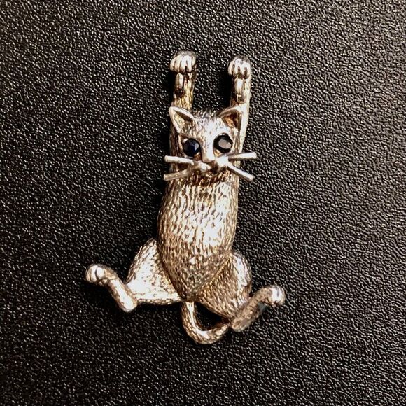 Vintage Sterling Silver Cat Pendant Necklace Charm "Hang-in-There" 3-D Gemstones - Picture 4 of 8